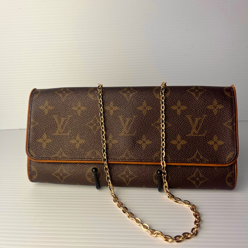 Elegant Brown Leather Women's Bag